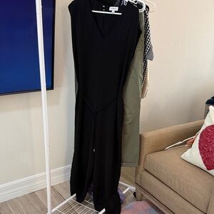 Evereve Black Sleeveless V-Neck jumpsuit